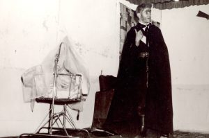 باید این گلستان زنده باشد